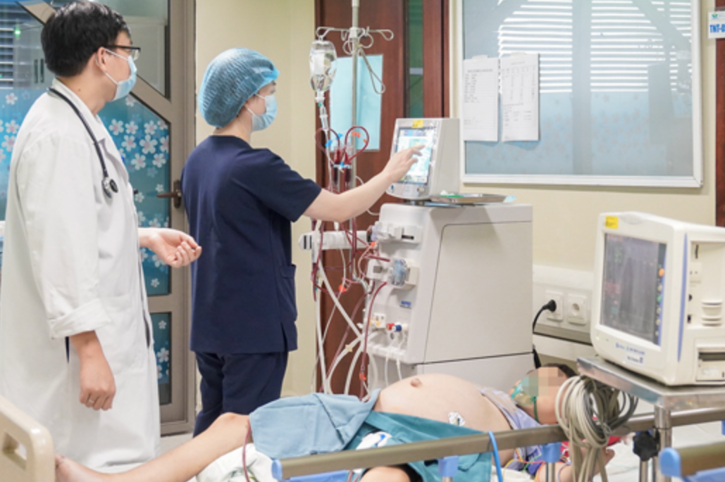 Đưa con trai nguy kịch đi cấp cứu, mẹ ân hận vì sai lầm suốt nửa năm trời