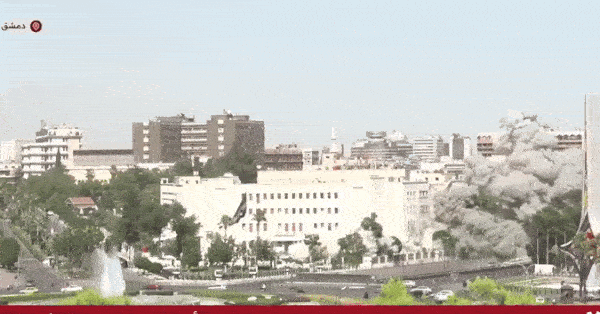 Israel không kích trụ sở Bộ Quốc phòng Syria, tăng cường quân đội ở biên giới