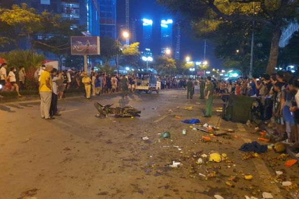 Ô tô đâm hàng loạt xe ở Hà Nội trong đêm, một bệnh nhi phải thở máy
