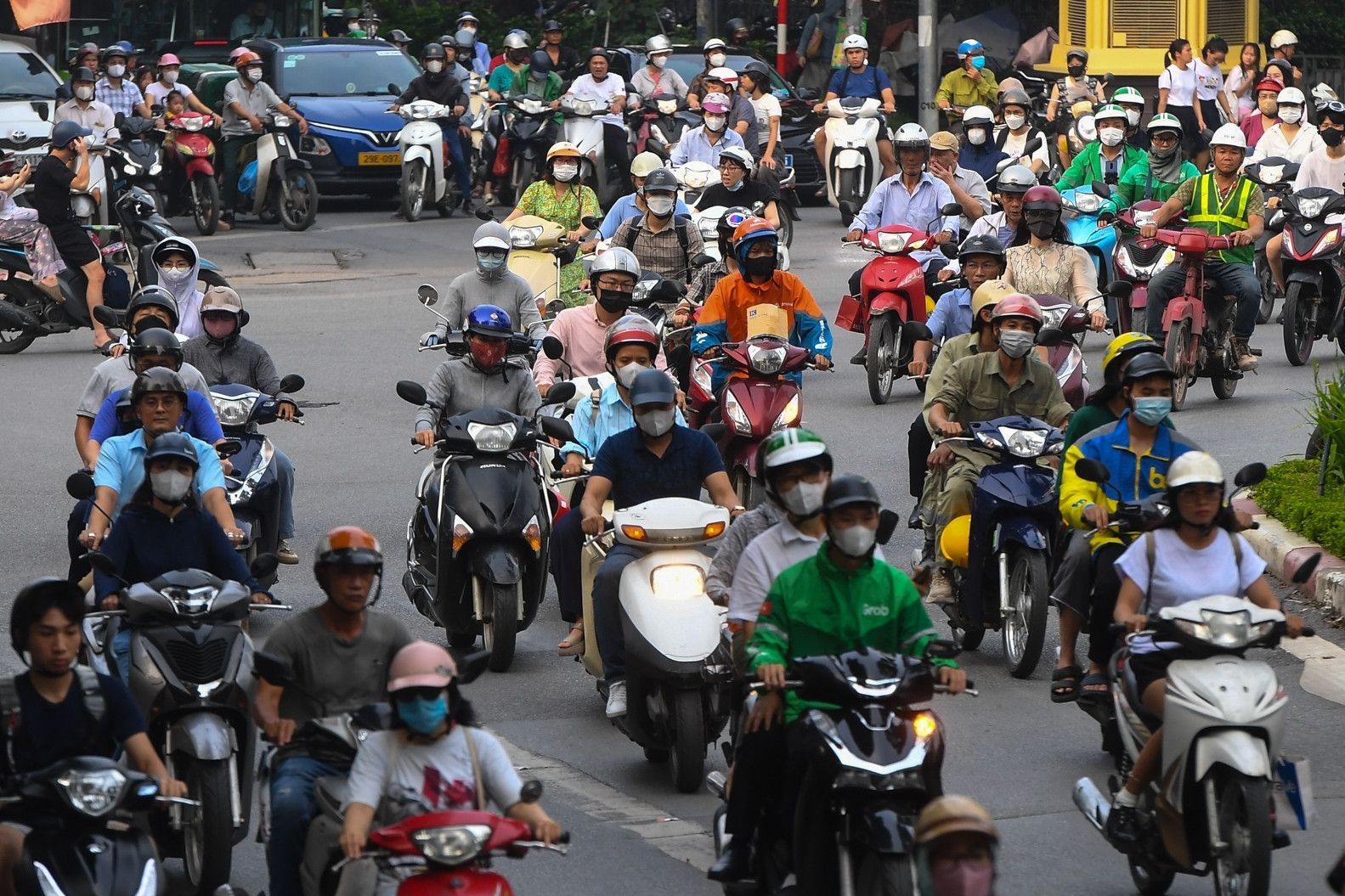 Ô tô, xe máy xăng, phương tiện công cộng chạy thế nào trong Vành đai 1 Hà Nội