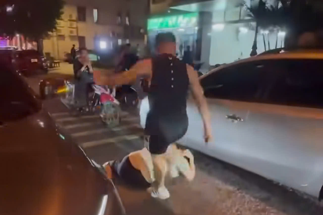 Tài xế ô tô bị hành hung giữa đường ở Bắc Ninh