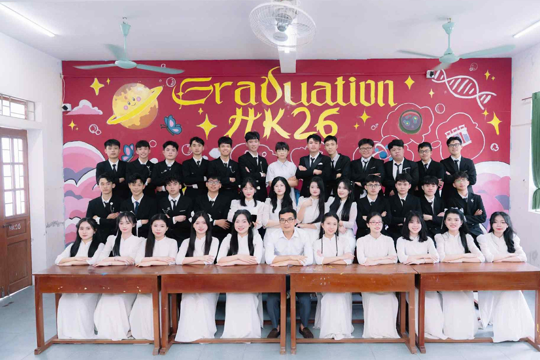 Một lớp ở Hà Tĩnh có 3 thủ khoa tốt nghiệp THPT, 5 em nhận vé vào thẳng ĐH danh giá