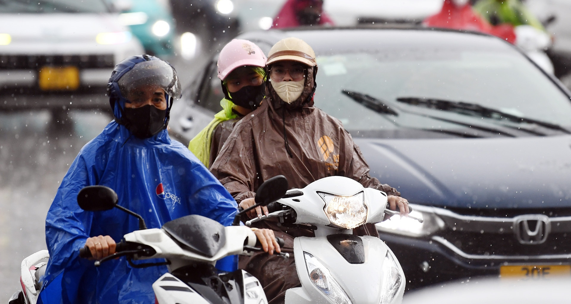 Thời tiết Hà Nội 3 ngày tới: Nắng nóng đỉnh điểm đến 38 độ, rồi lại mưa giông