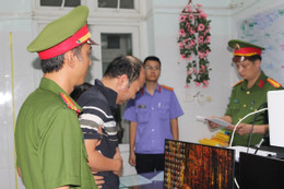 Vụ ô tô lao xuống sông: Nghệ An lý giải việc ‘tài xế còn sống nhưng báo cáo đã tử vong’