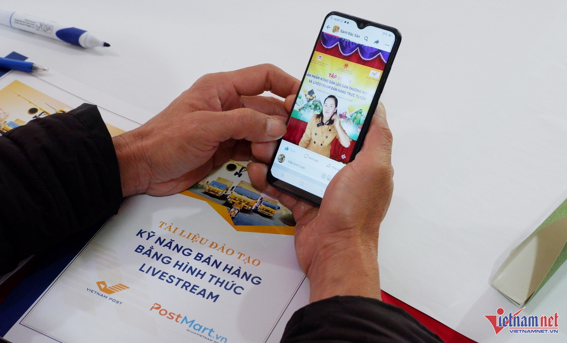 Thúc đẩy tiêu thụ sản phẩm, hàng hóa trên môi trường trực tuyến 1 W-kenh ban online.jpg