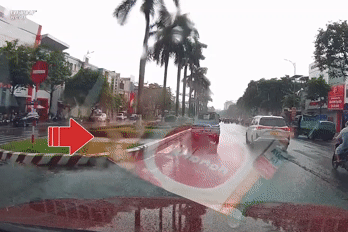 Xe tải nhỏ ngang nhiên đi lùi giữa đường phố Đà Nẵng