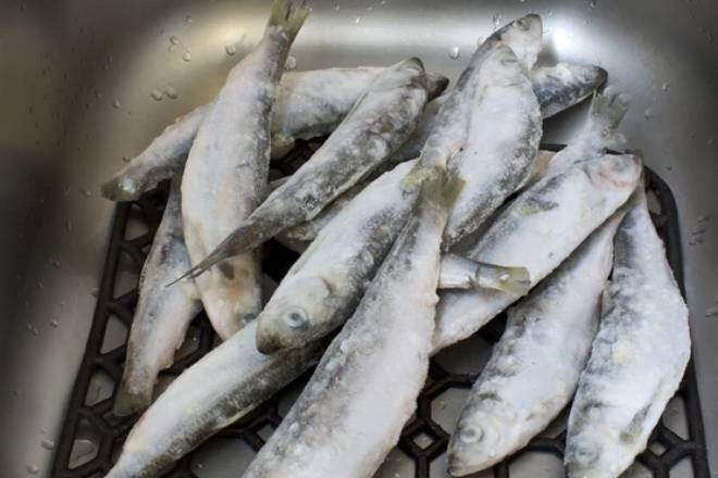 2 cách rã đông cá nhanh gọn, hiệu quả, ai cũng có thể làm được