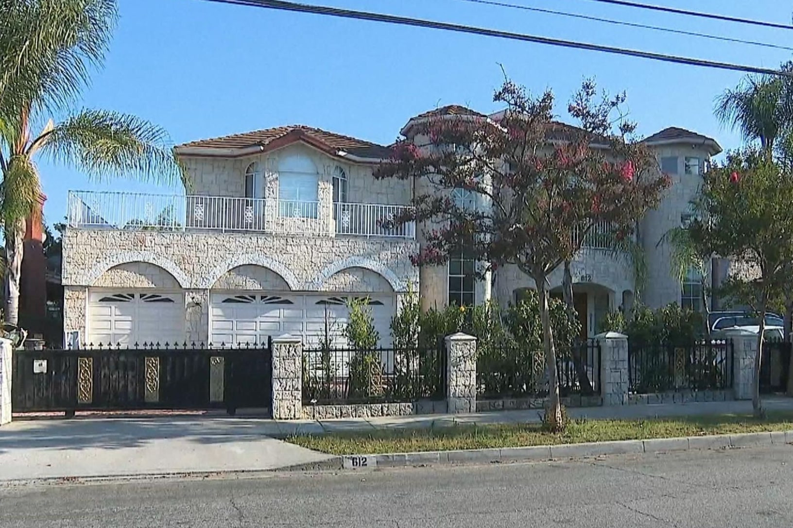 Bé 2 tháng tuổi bị chấn thương đầu, hé lộ bí mật rúng động trong biệt thự trăm tỷ