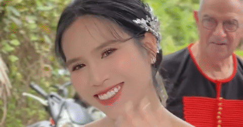 Cô dâu Ê Đê dẫn nhà gái đi đón chú rể Đan Mạch,...