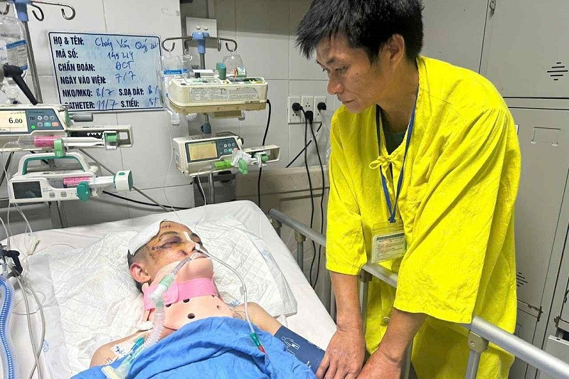 Con trai bị tai nạn nguy kịch, cha nghèo cầu mong  cộng đồng giúp đỡ