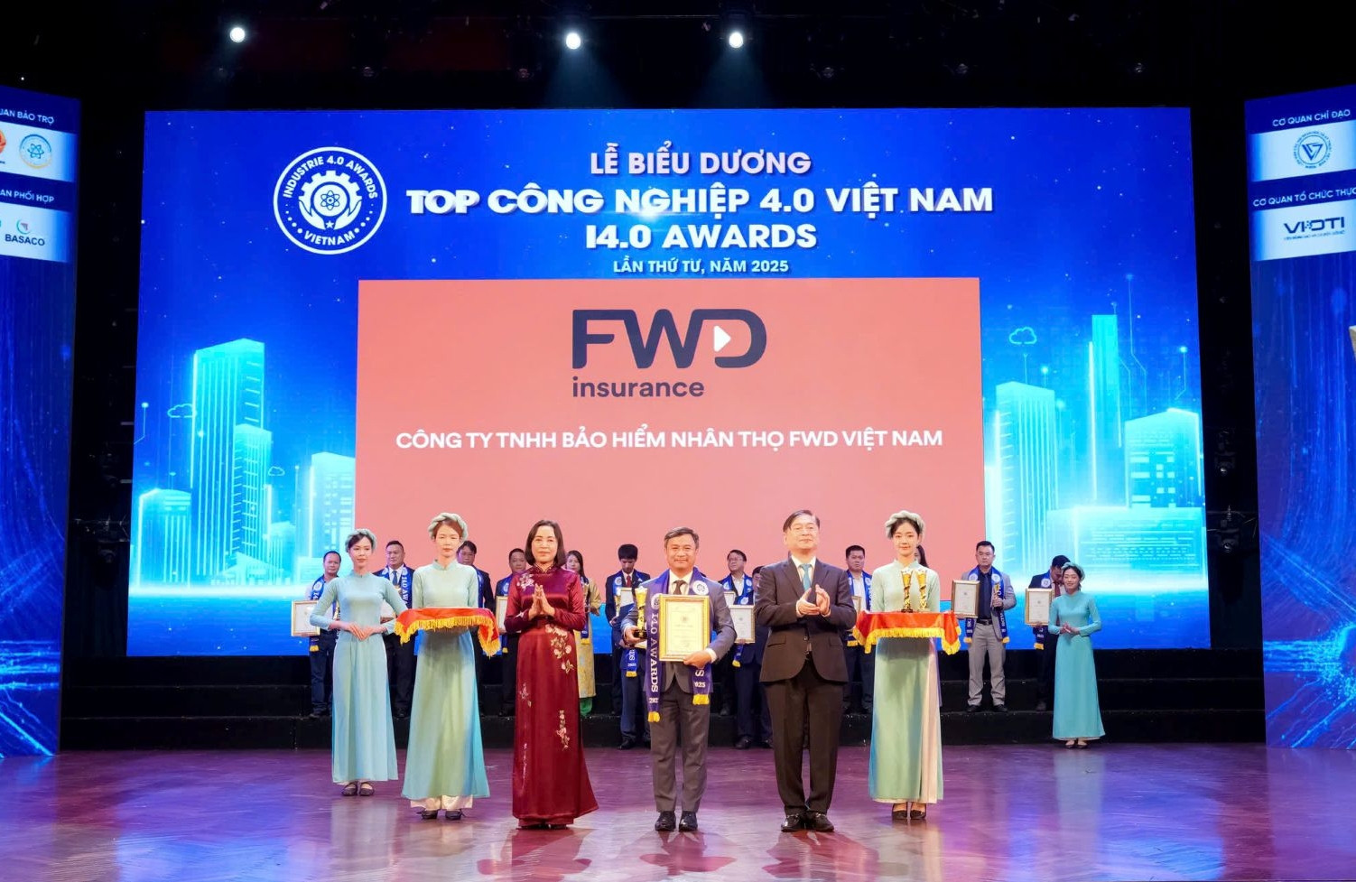 FWD Việt Nam ghi dấu ấn trong hành trình phát triển bền vững