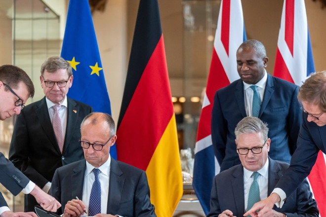 Hai nước NATO ký hiệp ước lịch sử giữa lúc căng thẳng với Nga gia tăng