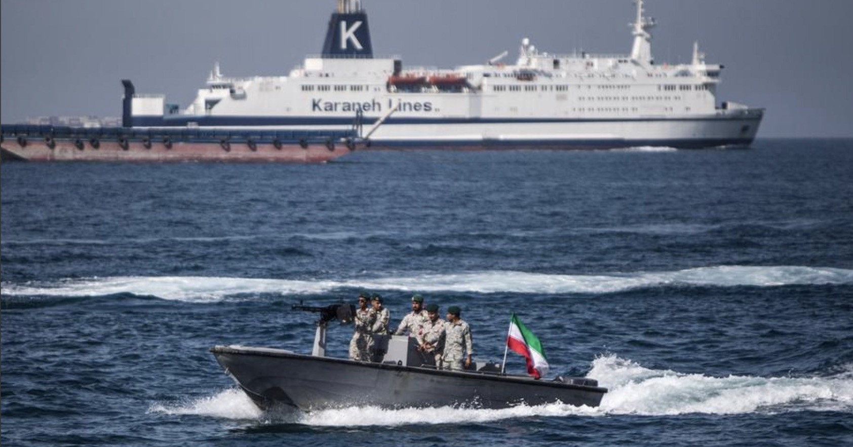 Iran bắt giữ tàu nước ngoài chở hơn 2 triệu lít dầu