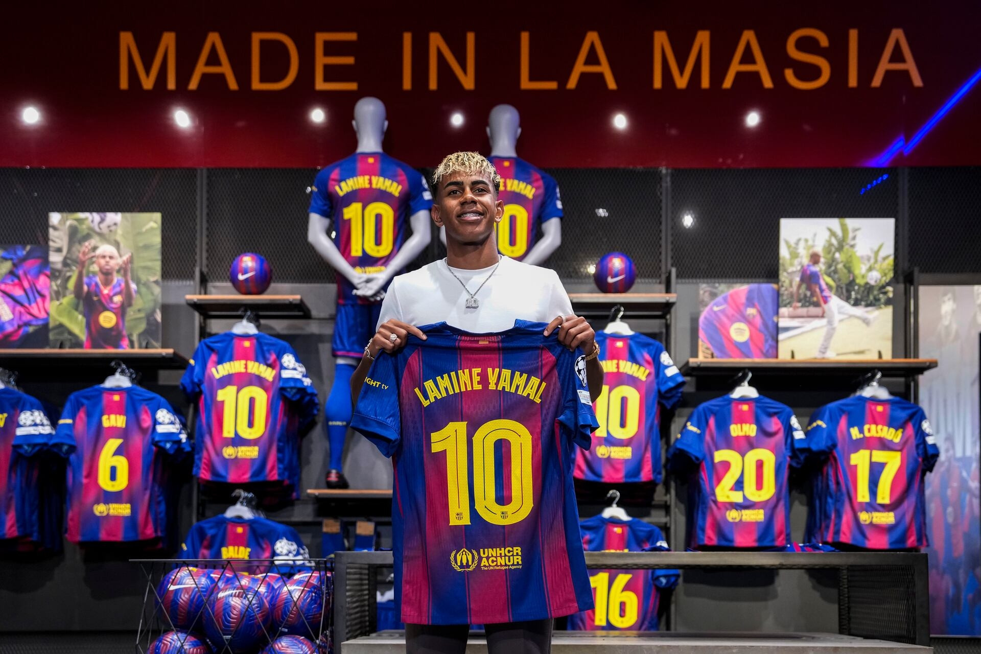 Lamine Yamal ra mắt áo số 10 ở Barca: Theo bước 'siêu nhân' Messi