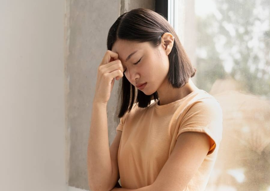 Chồng cũ cưới vợ sau 6 tháng ly hôn, tôi đến dự, nói câu khiến anh đau điếng