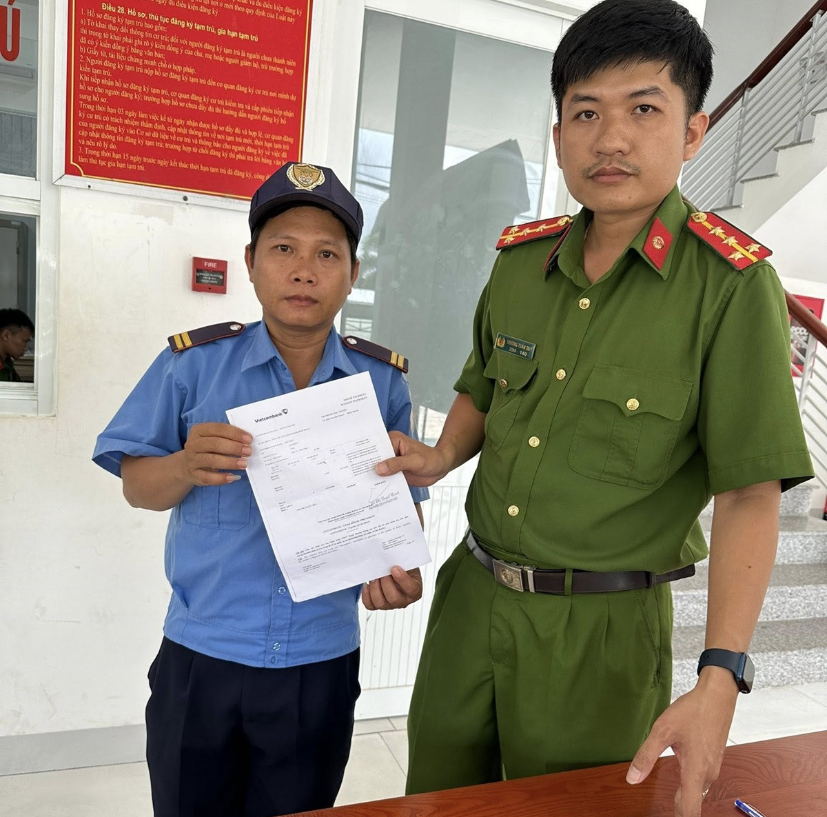 Nam bảo vệ trả lại 170 triệu đồng cho người chuyển khoản nhầm rồi bỏ quên.jpg