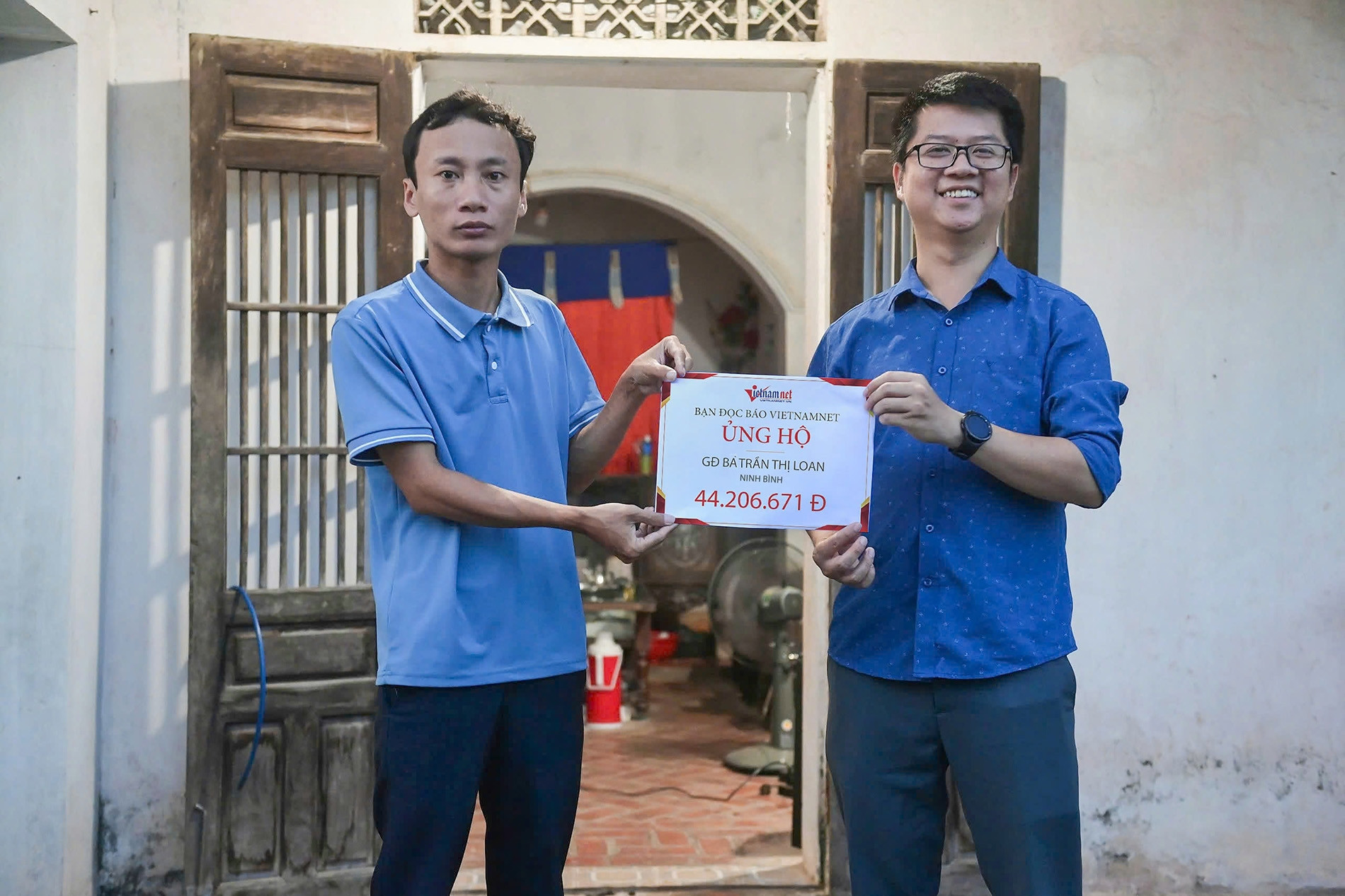 Người mẹ đi rửa bát thuê nuôi 2 con trai suy thận được giúp đỡ hơn 44 triệu đồng