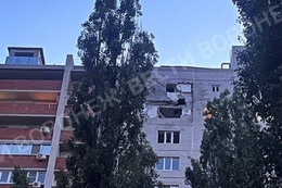 Ukraine phóng hàng trăm UAV vào Nga khiến sân bay bị đóng cửa, nhiều thương vong