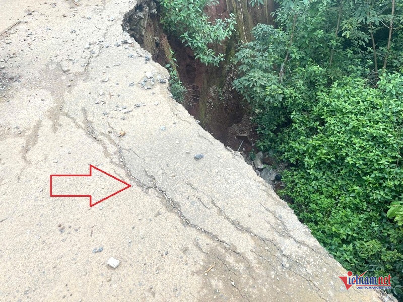 W-Đường sạt lở 4.jpg