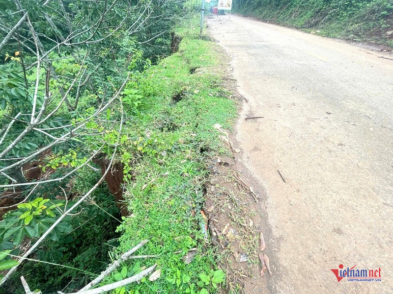 W-Đường sạt lở 5.jpg