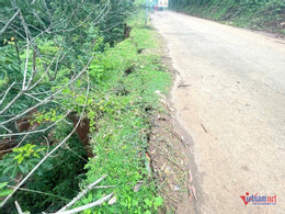 W-Đường sạt lở 5.jpg