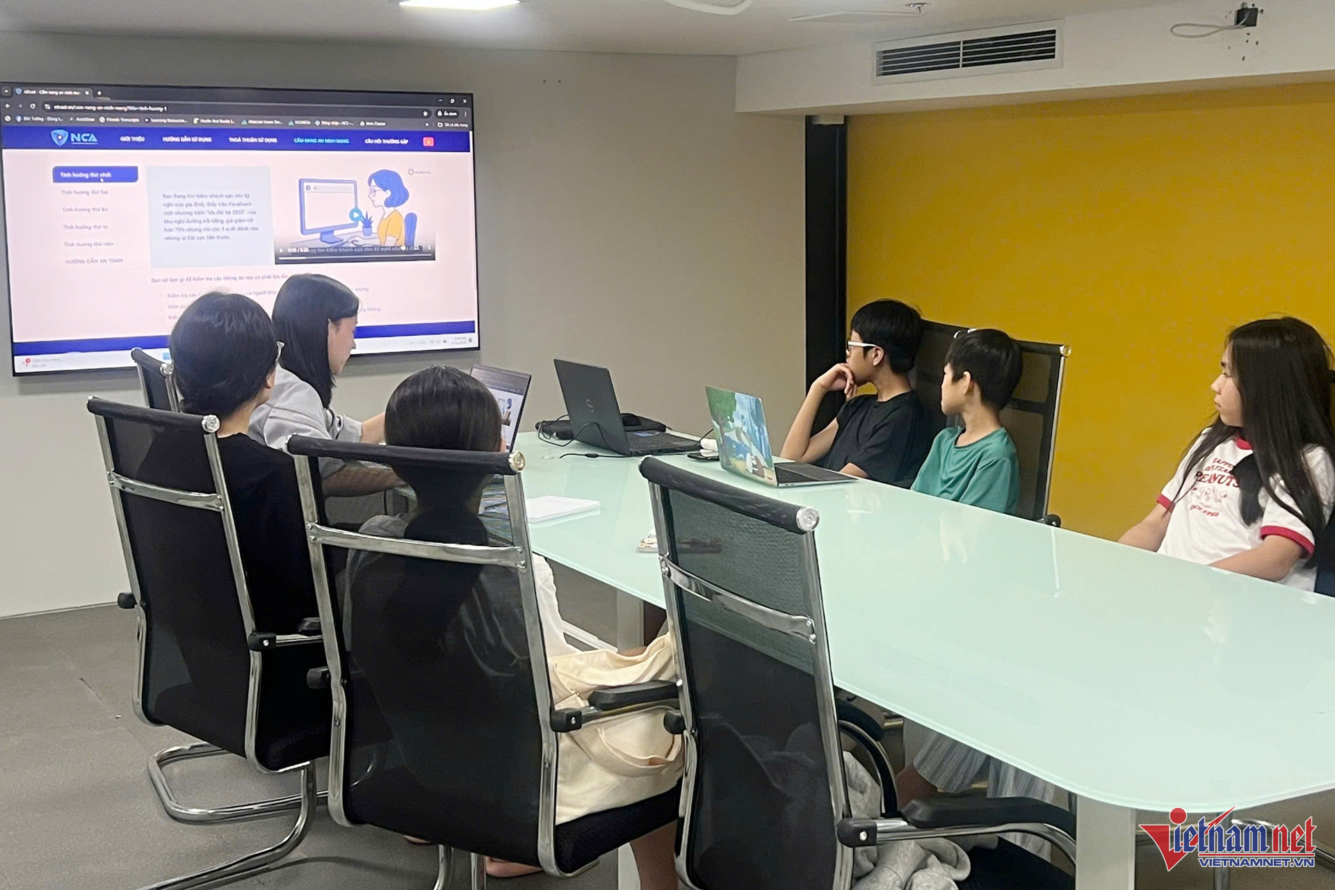 W-nhom hoc sinh 00 1.jpg