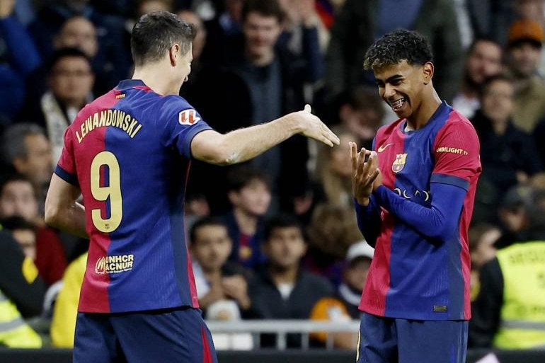 Yamal biến Lewandowski và Gavi thành...những kẻ học việc