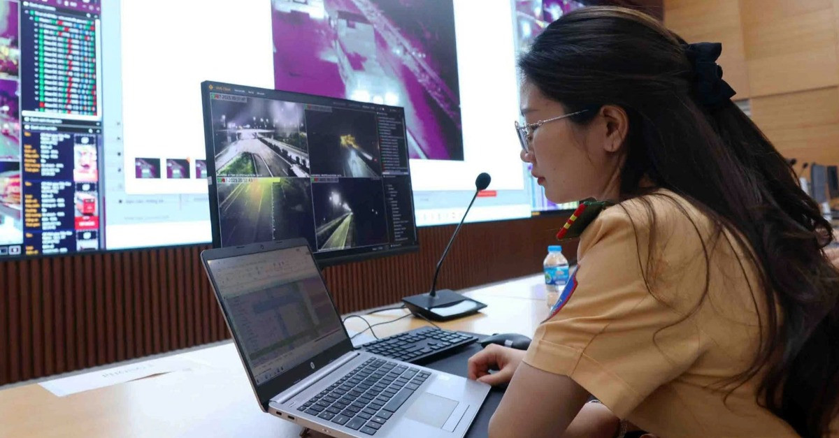Bên trong trung tâm chỉ huy CSGT: Camera AI tự &amp;apos;bắt lỗi&amp;apos;, gửi thông báo sau 2 tiếng