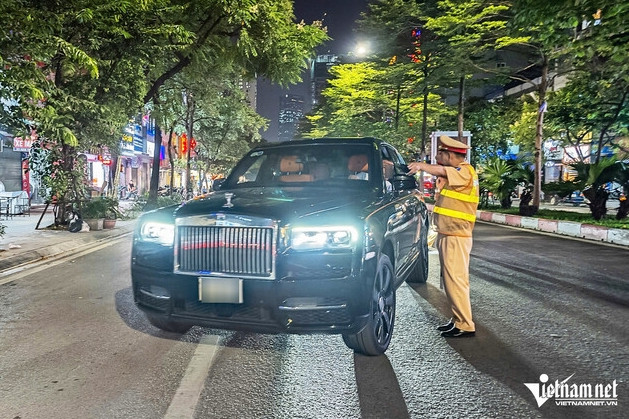 Bản tin sáng 18/7: CSGT hóa trang 'theo dấu' tài xế, 30 phút xử lý 10 'ma men'