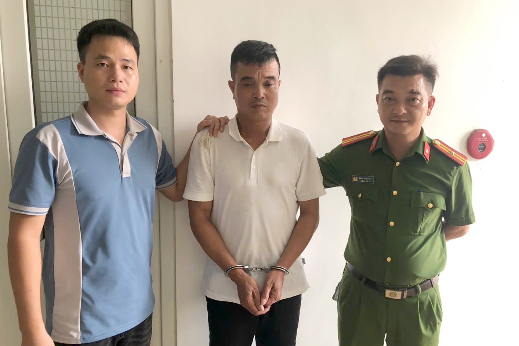 Bác sĩ 'rởm' đến tận nhà bắt mạch, đòi xâm hại bé gái