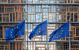 EU trừng phạt Nga Shutterstock.jpg