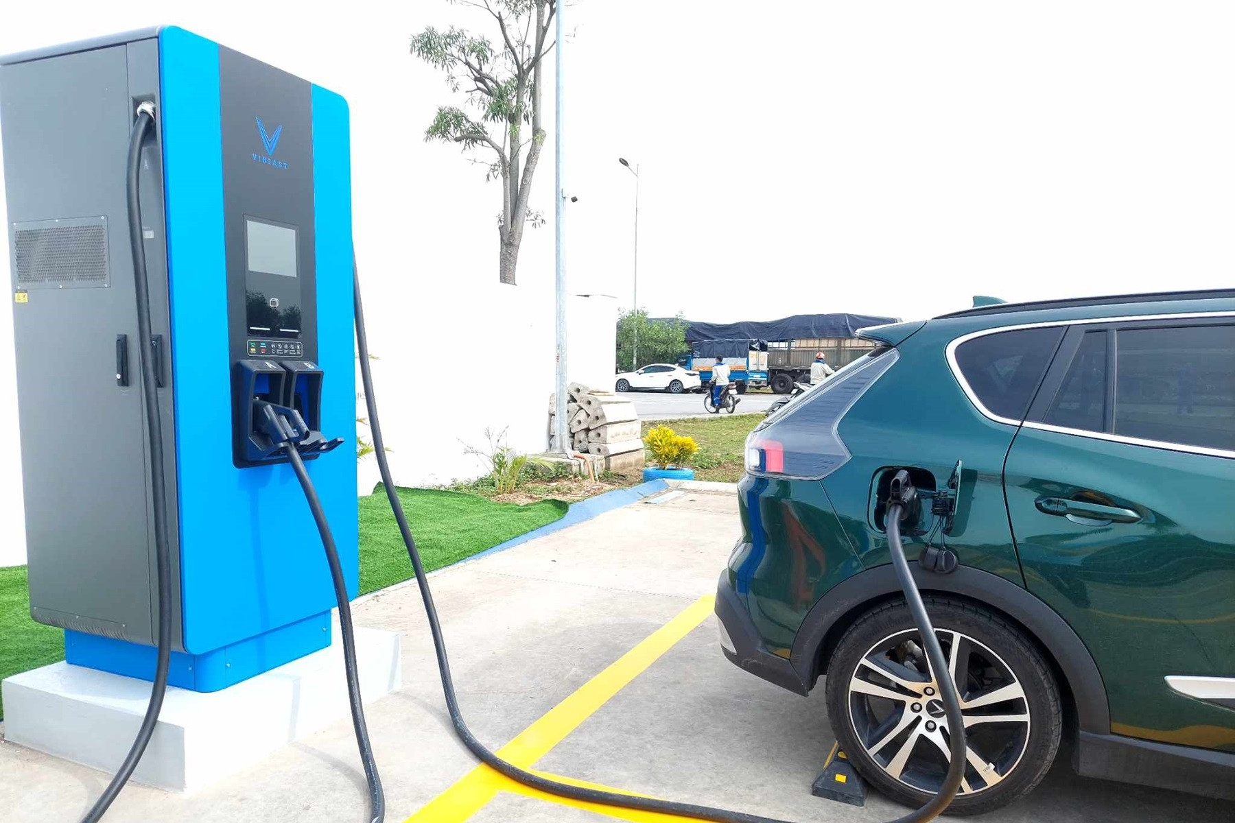 Kế hoạch phủ hàng nghìn trạm sạc xe điện tại TPHCM, lo nâng cấp lưới điện