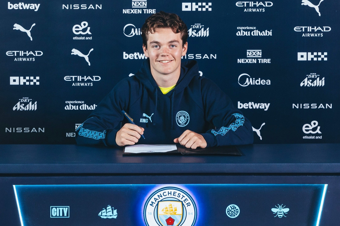 Man City ký hợp đồng với 'đàn em' Haaland