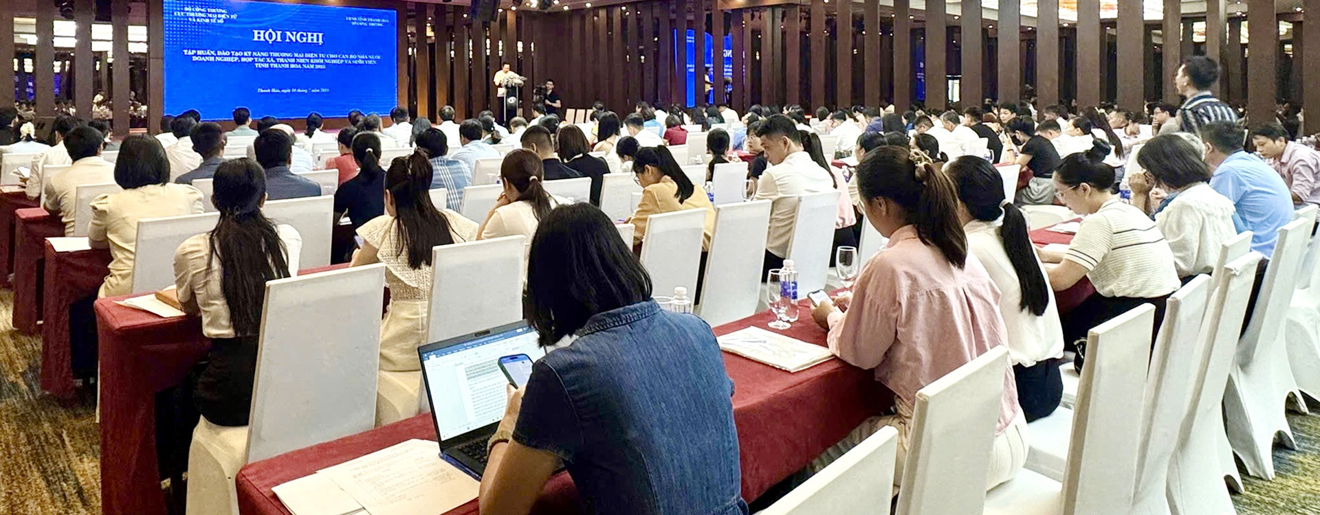 Hỗ trợ bài bản để doanh nghiệp, hợp tác xã biết ứng dụng thương mại điện tử 3 tap huan 01.jpg