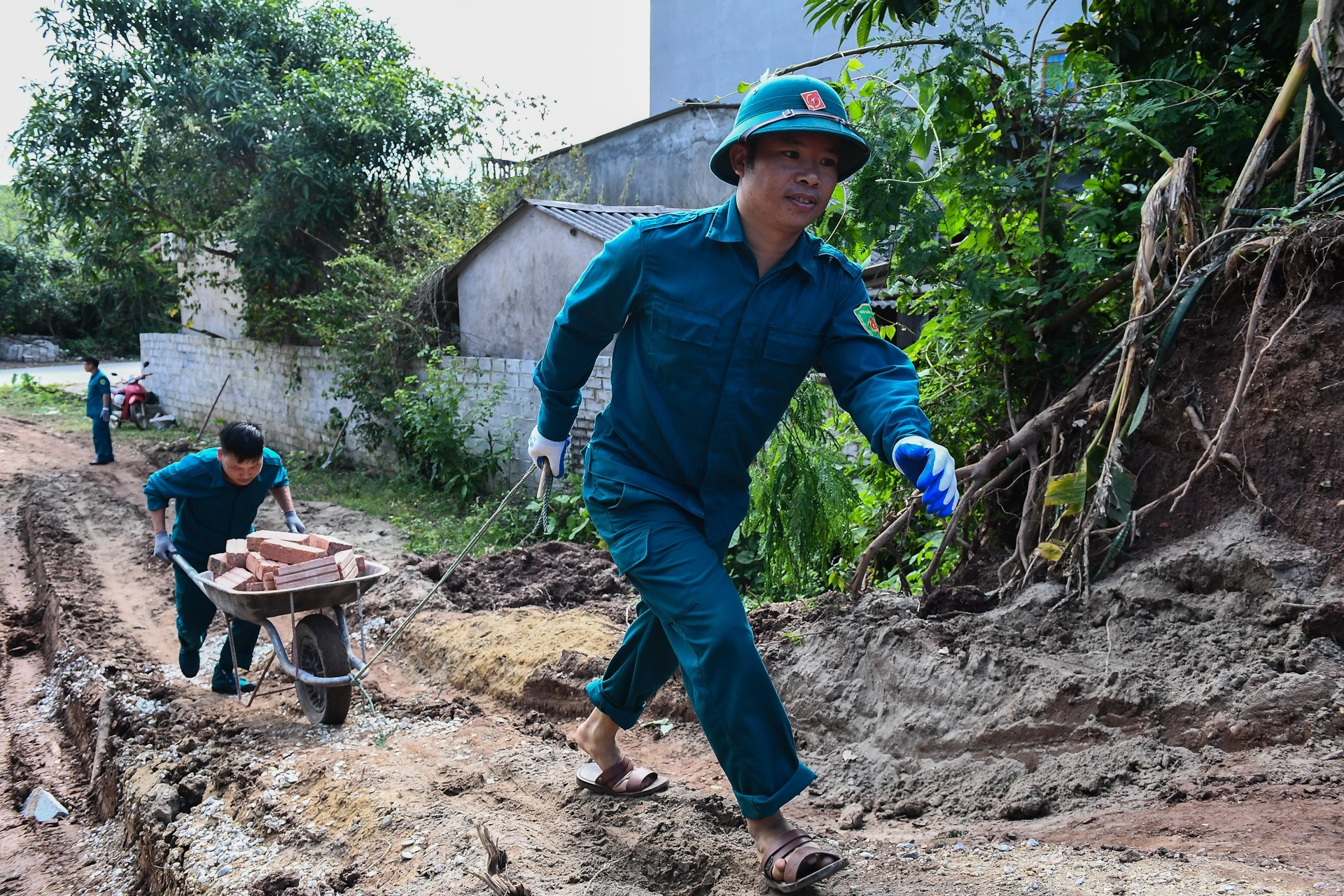 Thủ tướng yêu cầu bí thư, chủ tịch 15 tỉnh bảo đảm hoàn thành xóa nhà tạm