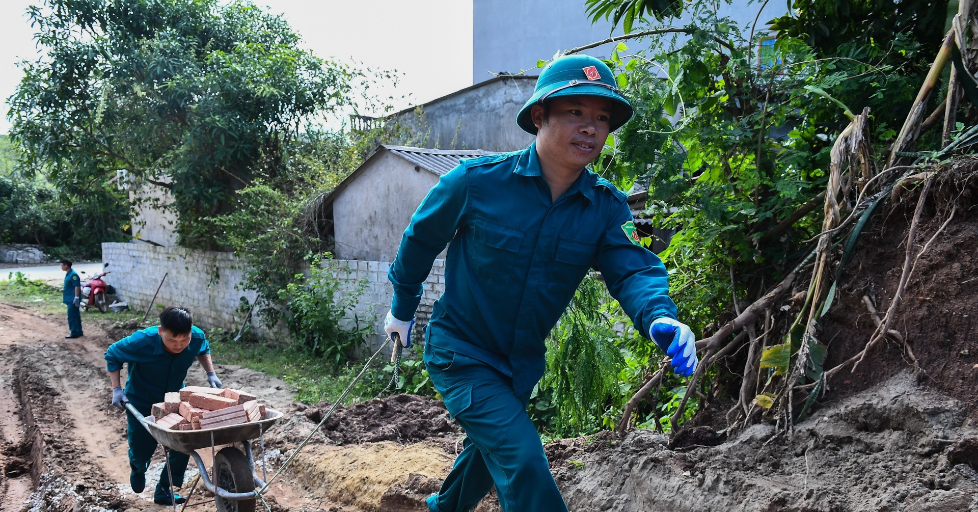 Thủ tướng yêu cầu bí thư, chủ tịch 15 tỉnh bảo đảm hoàn thành xóa nhà tạm