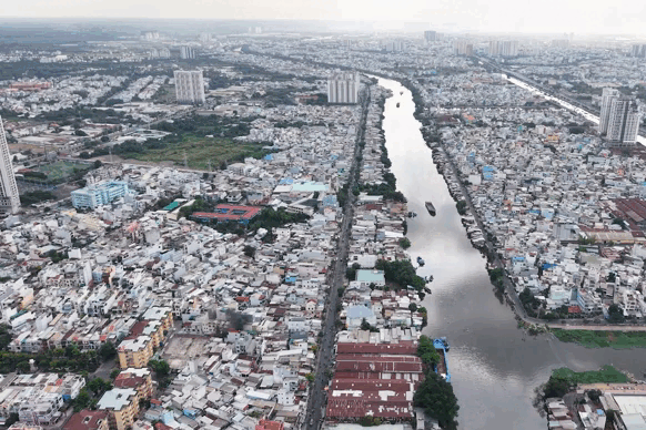 TPHCM: Người dân khẩn trương tháo dỡ nhà cửa, chờ ngày dòng kênh Đôi hết ô nhiễm