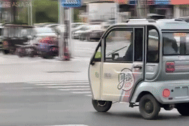 Trung Quốc rộ mốt xe ô tô mini không bằng lái: Tiện lợi nhưng đầy rủi ro