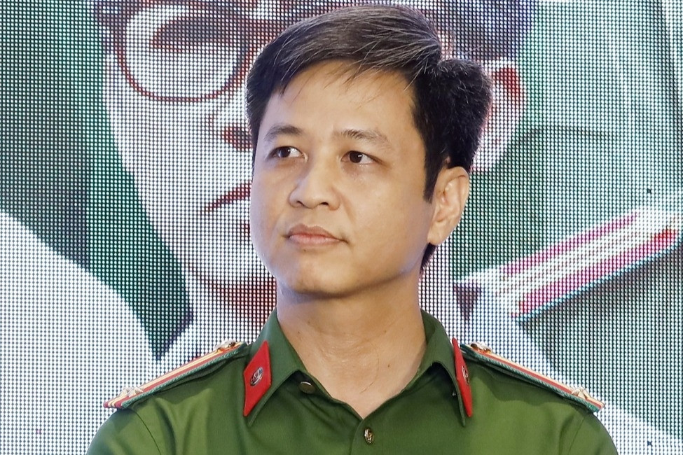 Trung tá Hoàng Công 24 năm làm công an, hạnh phúc bên người vợ thứ hai hơn tuổi