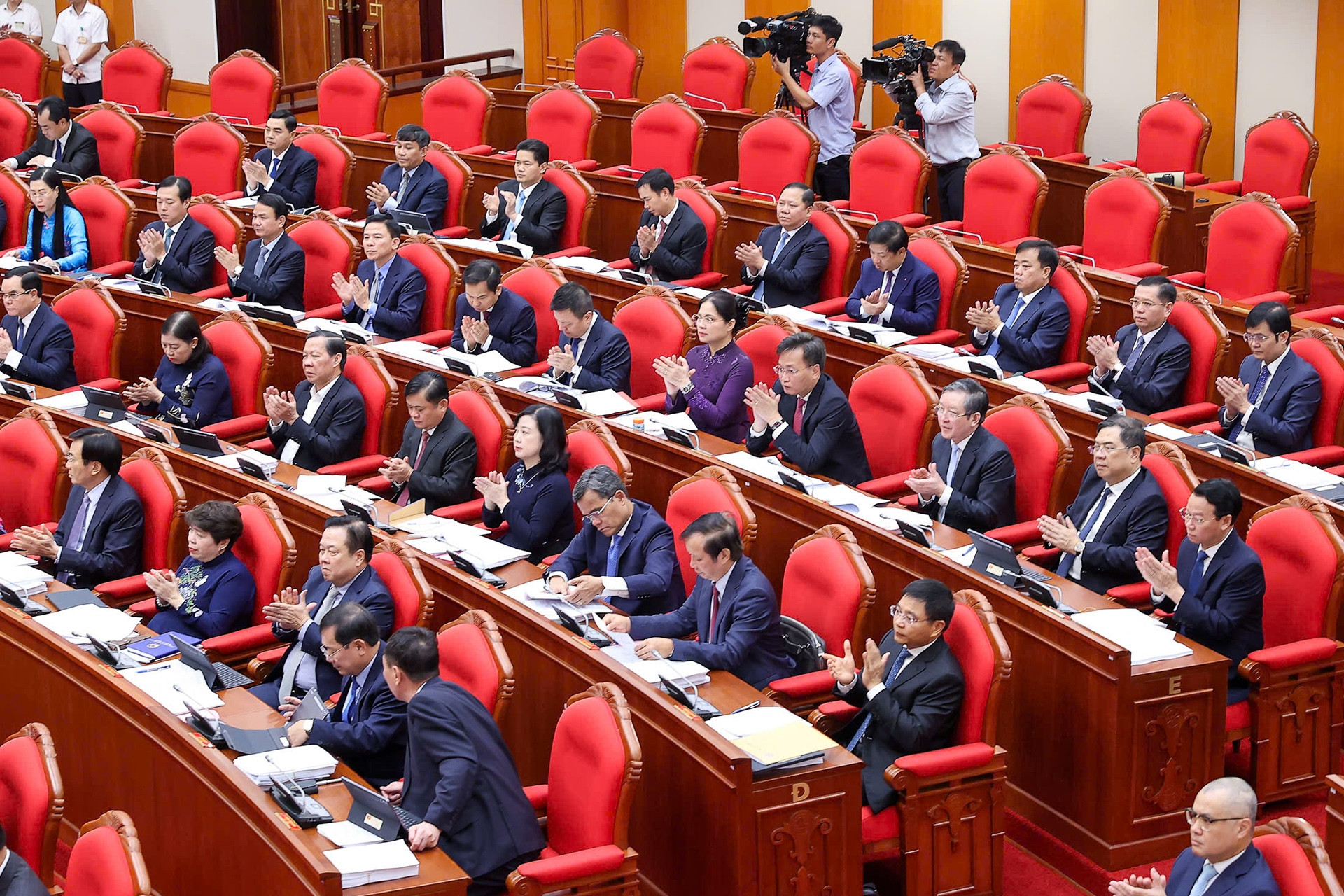 Trung ương thực hiện một số nội dung về công tác cán bộ