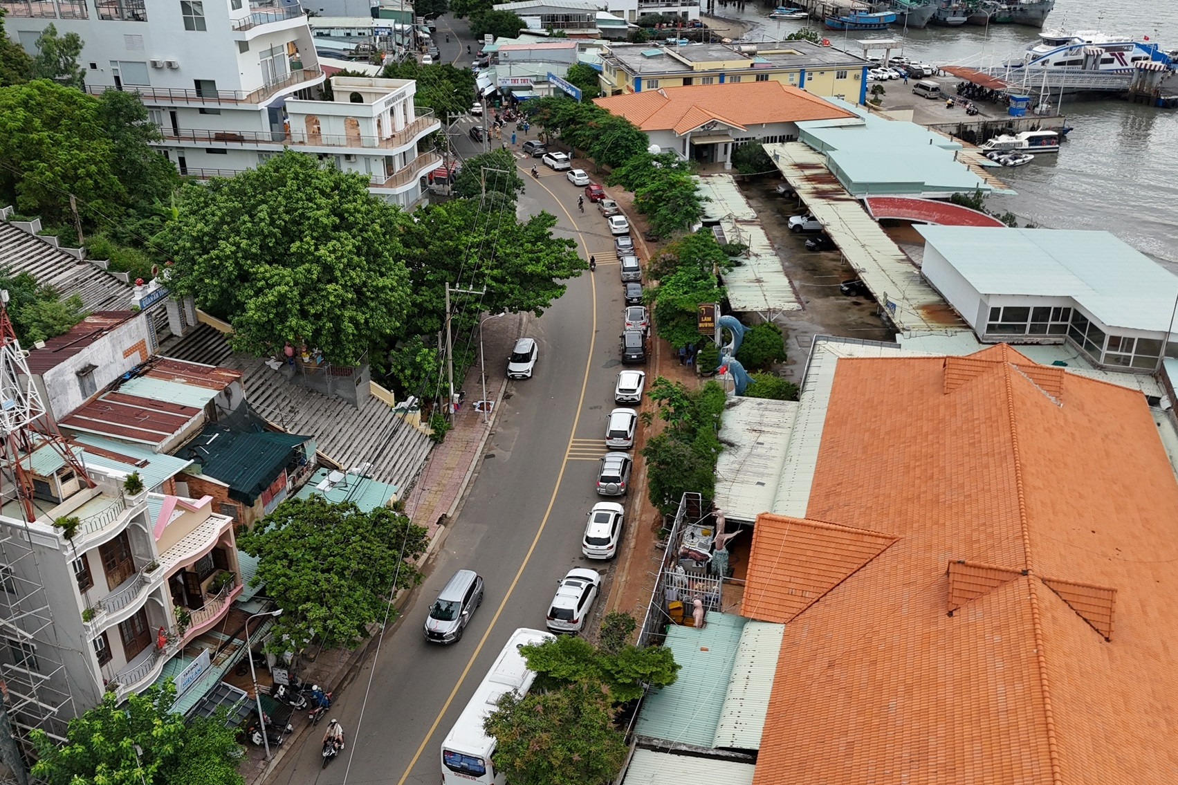 Cảnh tượng 'chưa từng có' ở bến phà Vũng Tàu - Cần Giờ