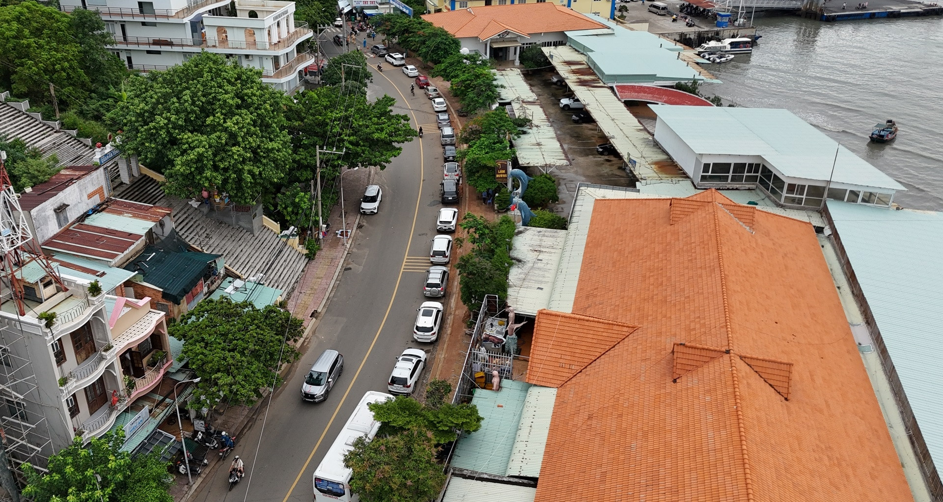 Cảnh tượng &amp;apos;chưa từng có&amp;apos; ở bến phà Vũng Tàu - Cần Giờ