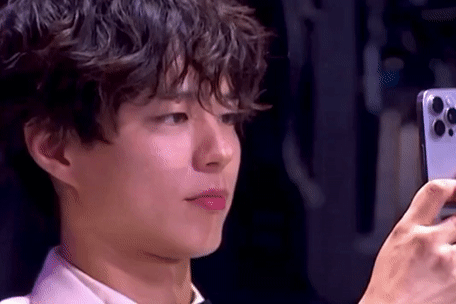 Khoảnh khắc 'gây bão' của Park Bo Gum dành cho IU