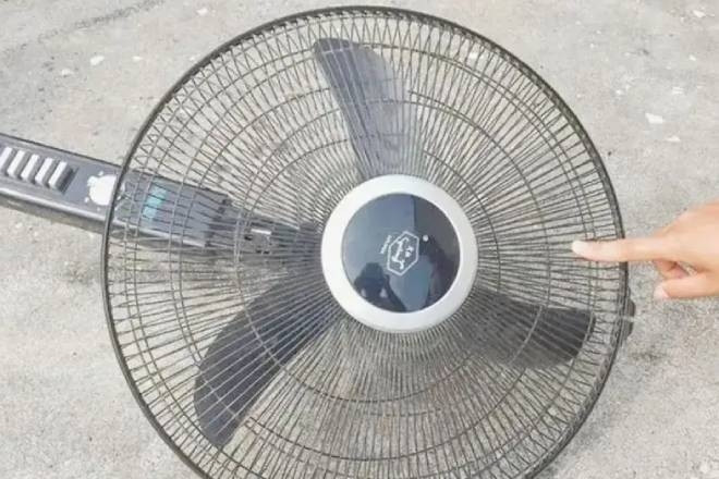 Mẹo làm sạch quạt điện đơn giản, hiệu quả ngay trong 5 phút