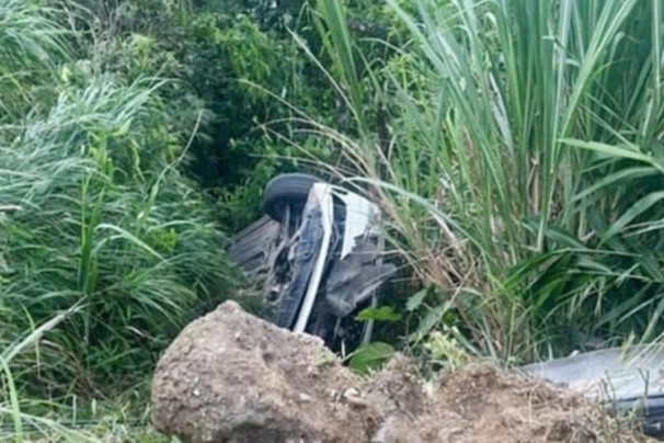 Ô tô chở 2 người lớn, 3 trẻ nhỏ lao xuống vực ở Tam Đảo