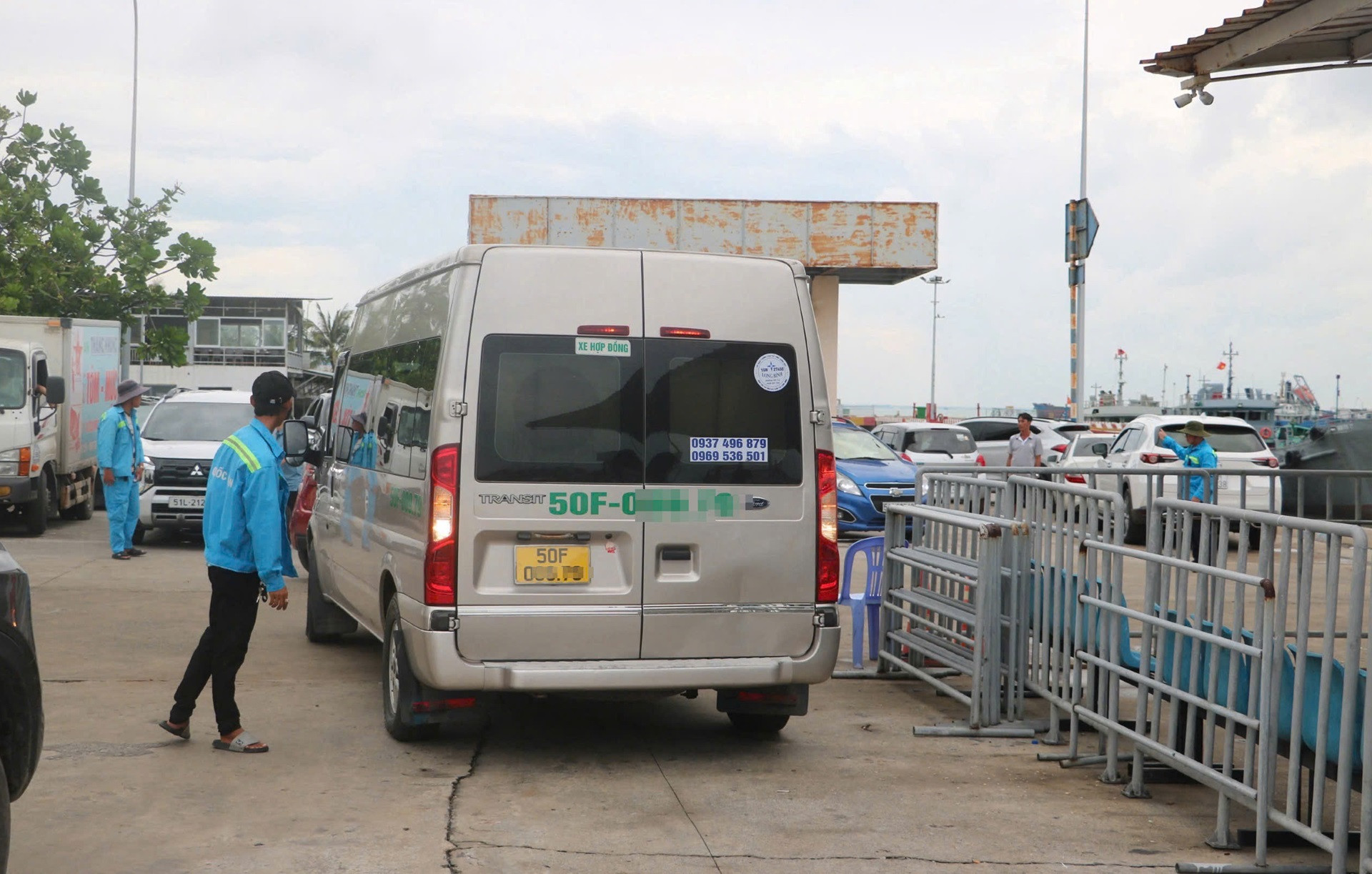 ô tô xếp hàng dài đi phà Vũng Tàu Cần Giờ né kẹt xe trên cao tốc về TPHCM 8.jpg