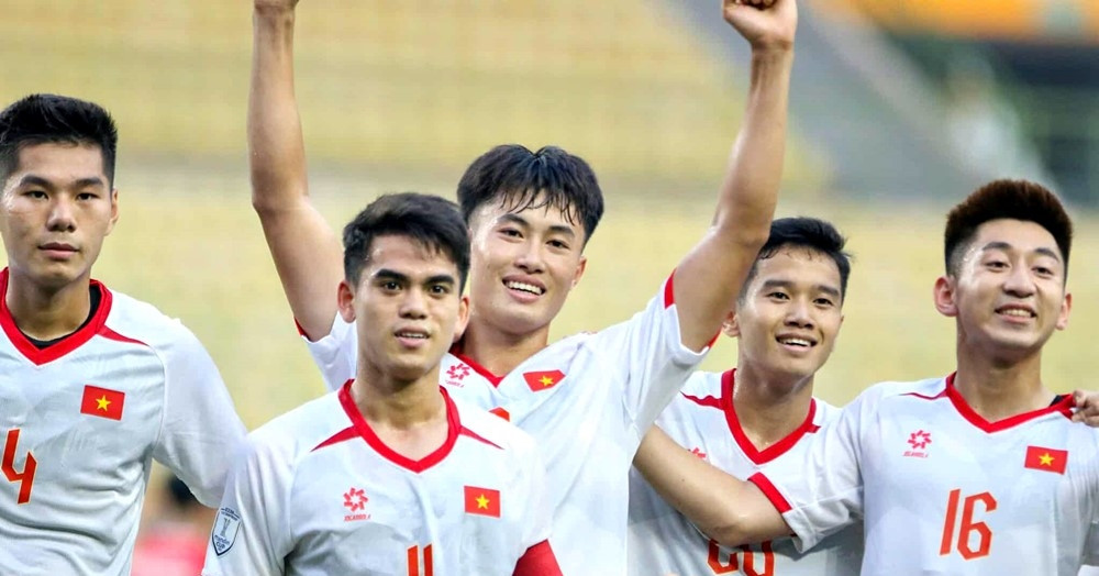 U23 Việt Nam thắng đậm Lào, rộng cửa vào bán kế...