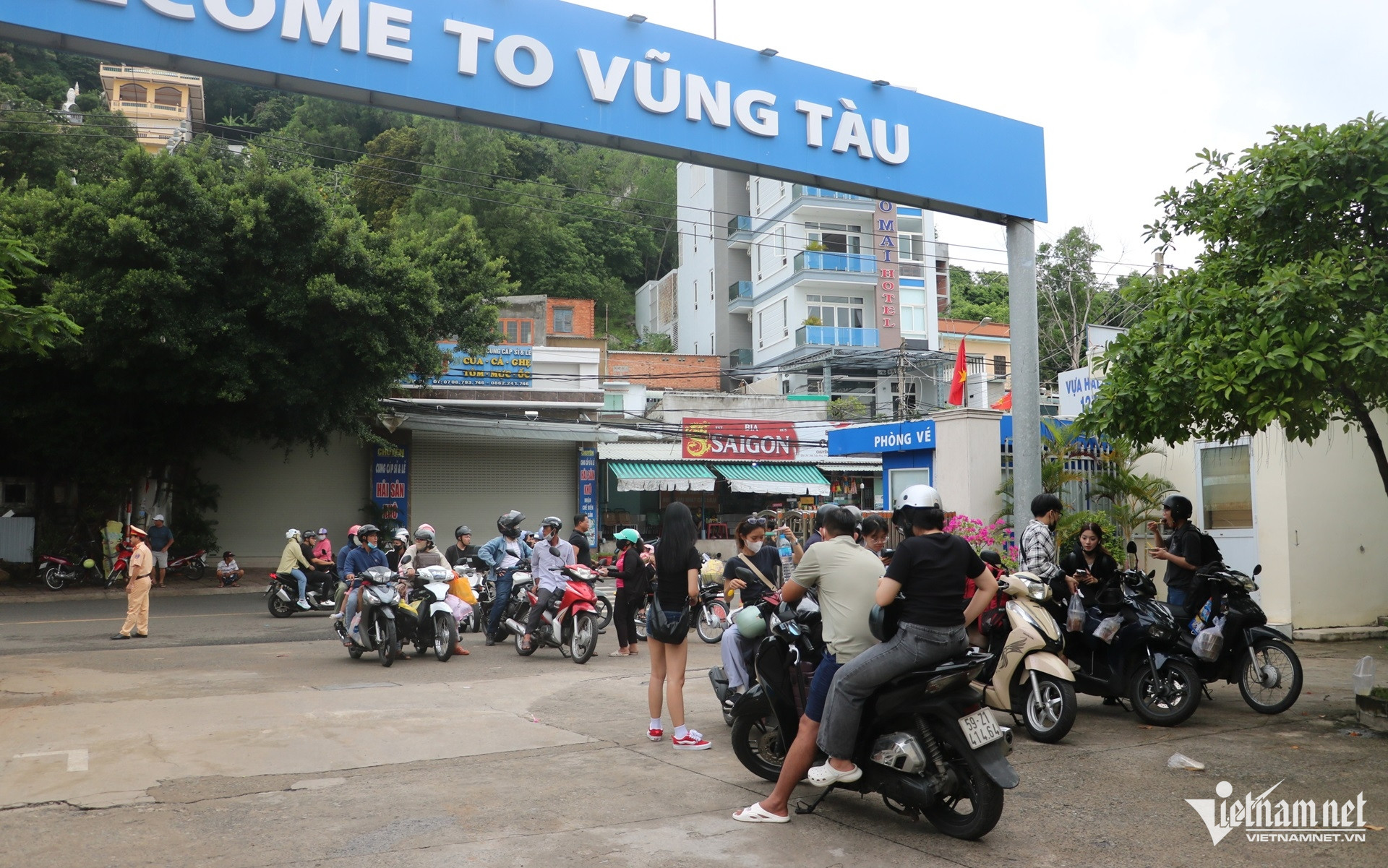 W-ô tô xếp hàng dài đi phà Vũng Tàu Cần Giờ né kẹt xe trên cao tốc về TPHCM 5.JPG.jpg