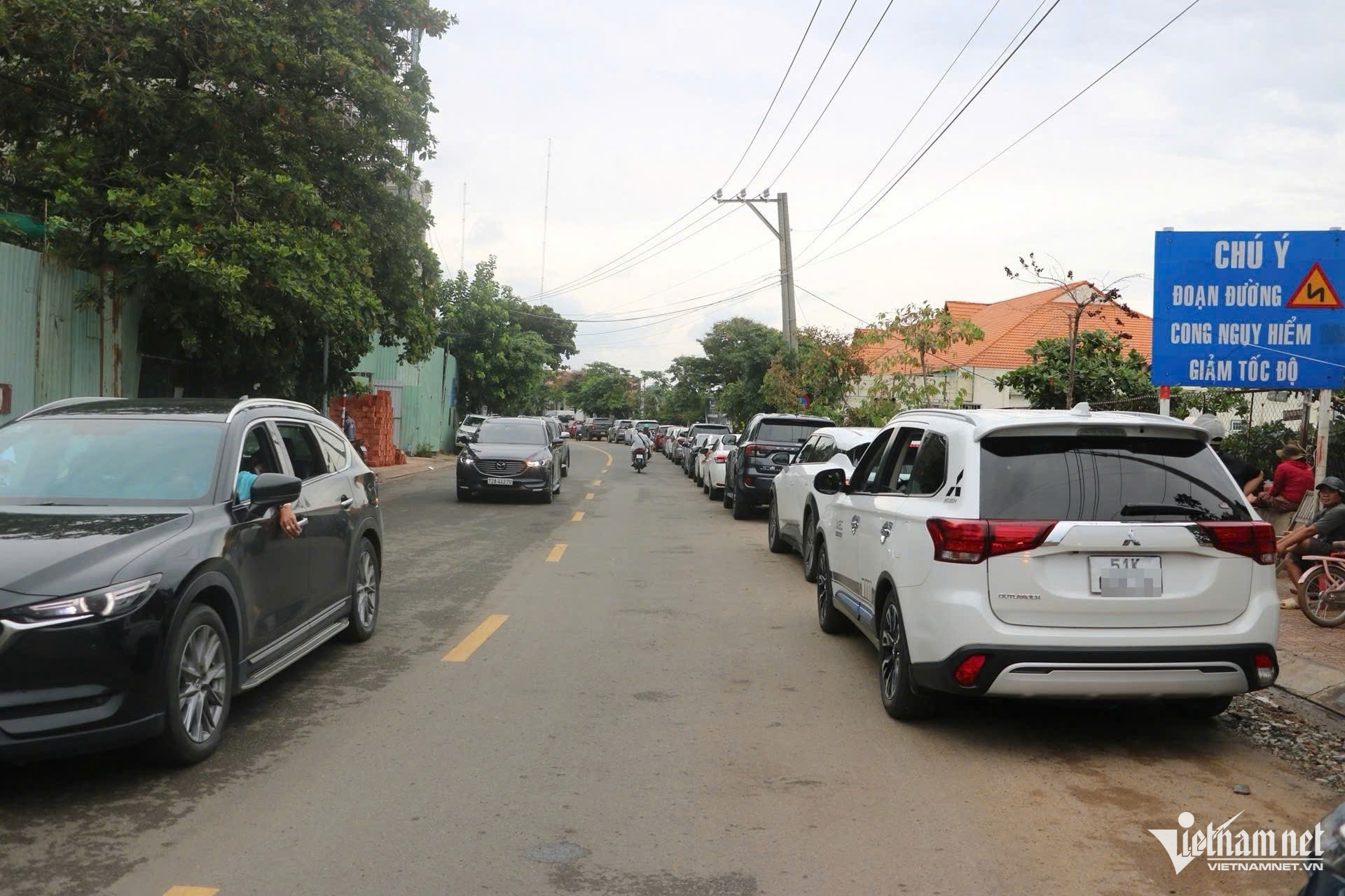 W-ô tô xếp hàng dài đi phà Vũng Tàu Cần Giờ né kẹt xe trên cao tốc về TPHCM 9.jpg