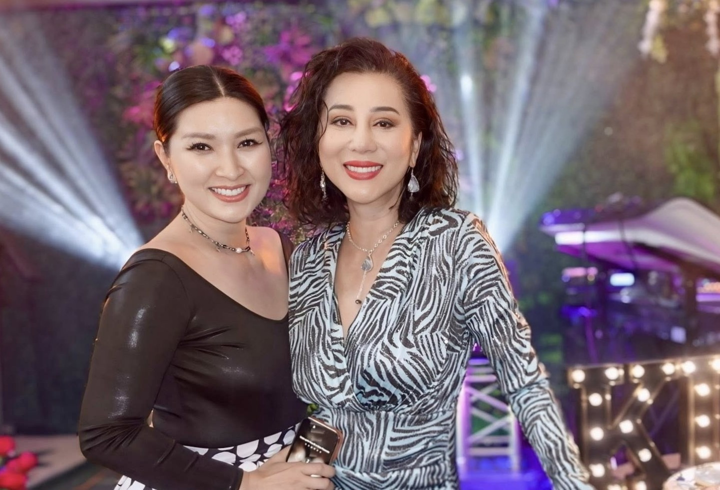 MC Kỳ Duyên trẻ đẹp trong tiệc sinh nhật tuổi 60, NSND Tự Long đầy lo lắng